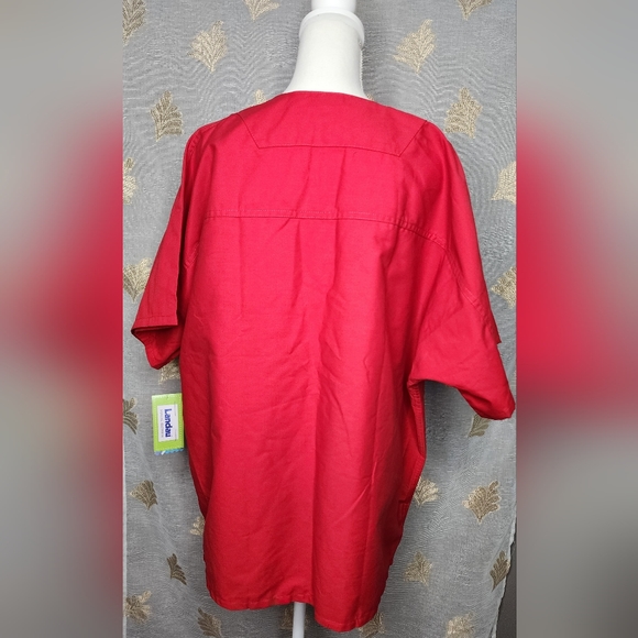LANDAU Essential UNISEX Reversible Scrub Top. Red. Size: XL - Picture 2 of 9